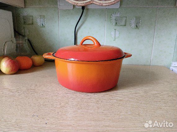 Кастрюля чугунная эмалированная