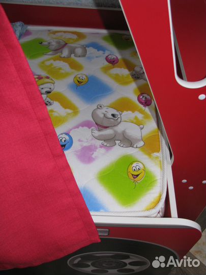 Продаю двух ярусную кровать