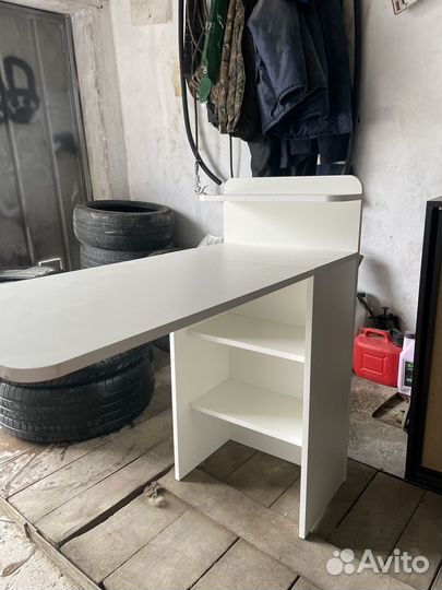 Маникюрный стол