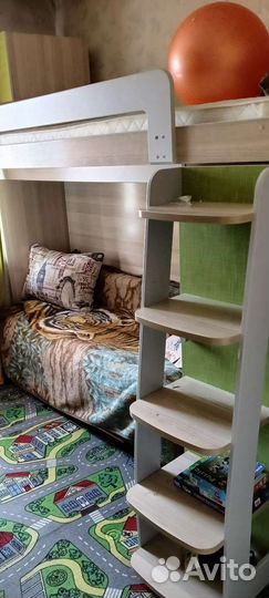 Детская кровать чердак со столом и шкафом