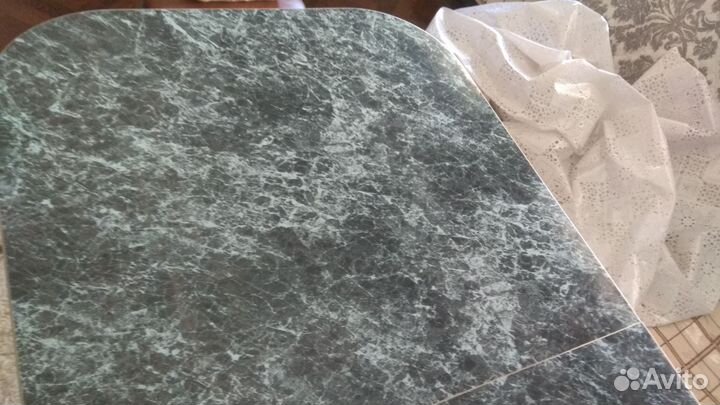 Кухонный стол и стулья