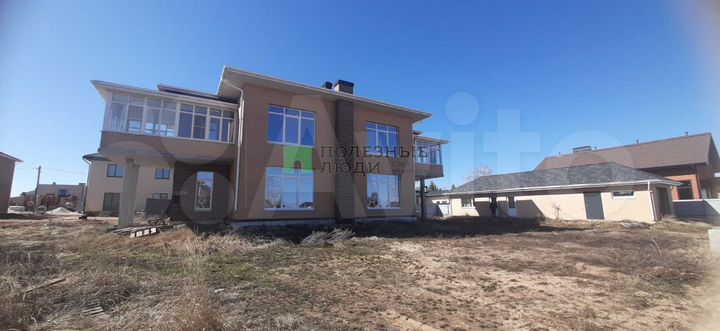 Коттедж 277 м² на участке 14 сот.