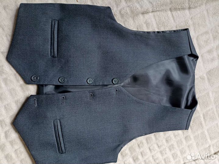 Жилетка для мальчика школьная новая