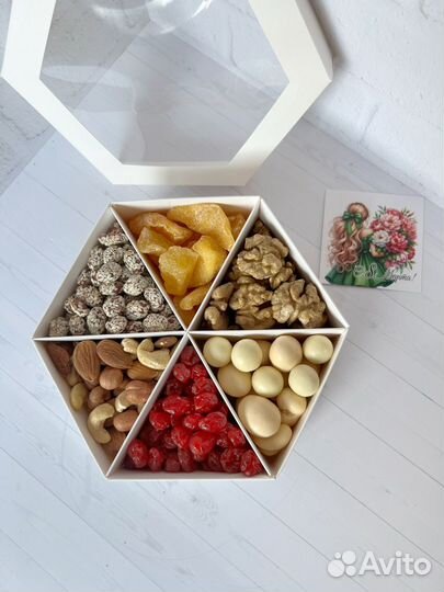 Подарочные коробочки/наборы к 8 марта