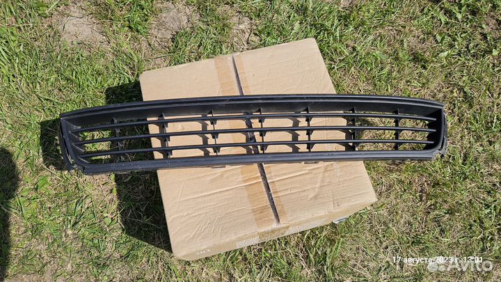 Решетка в бампер VW Polo (Sed RUS) 6RU853677