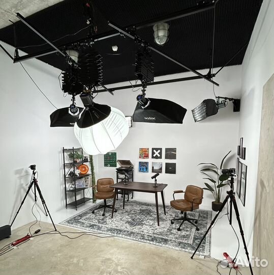 Подкаст студия с оператором, интервью, вебинар