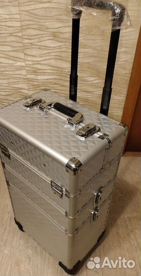 Бьюти кейс чемодан на колесах