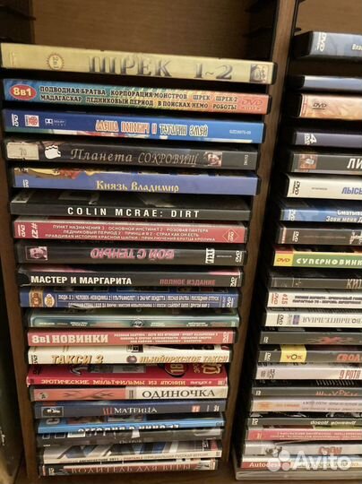 Полка с дисками DVD