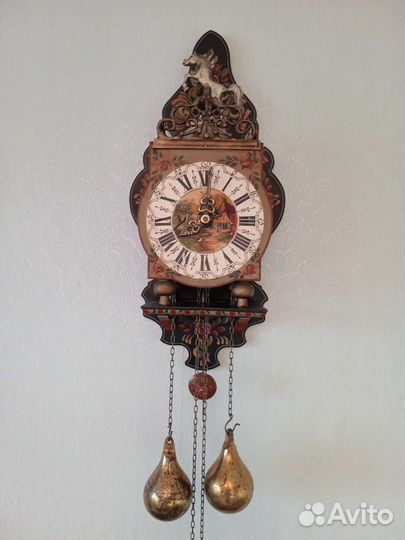 Старинные настенные антикварные часы с боем