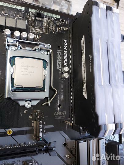 Материнская плата с процессором и памятью