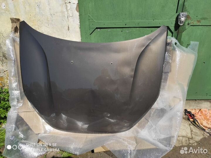 Капот на весту