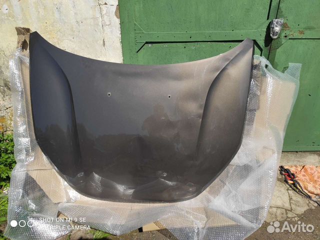 Капот на весту