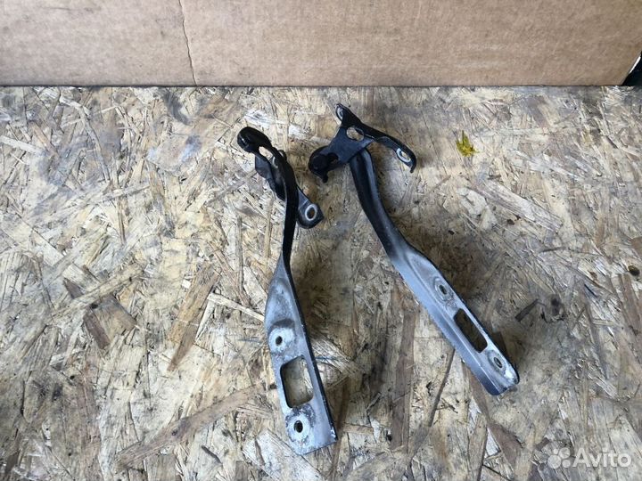 Петля капота правая honda civic 8 5d