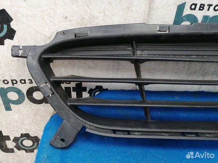 Решетка переднего бампера 86561-1R000 Hyundai
