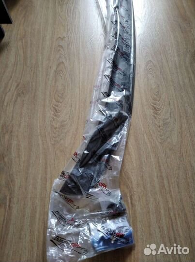 Отбойник на капот автомобиля Hyundai Matrix