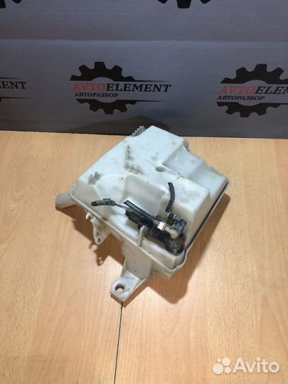 Бачок омывателя с насосом Ford Focus 3