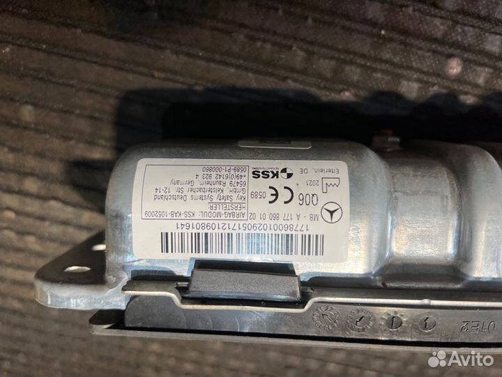 Подушка безопасности в торпедо Mercedes Benz A200