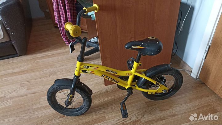 Велосипед детский четырехколесный 12р