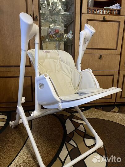 Стульчик для кормления с качелями