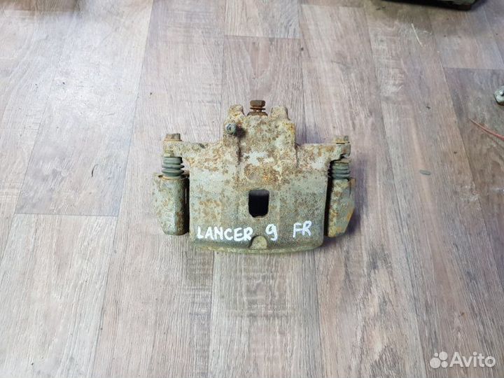 Суппорт тормозной передний правый Mitsubishi