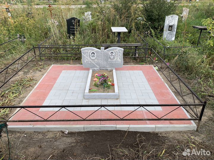 Памятники мраморные / оградки / венки