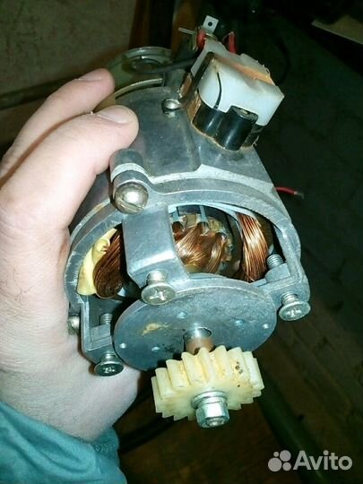 Двигатель колекторный дк90-250-12ухл4.2