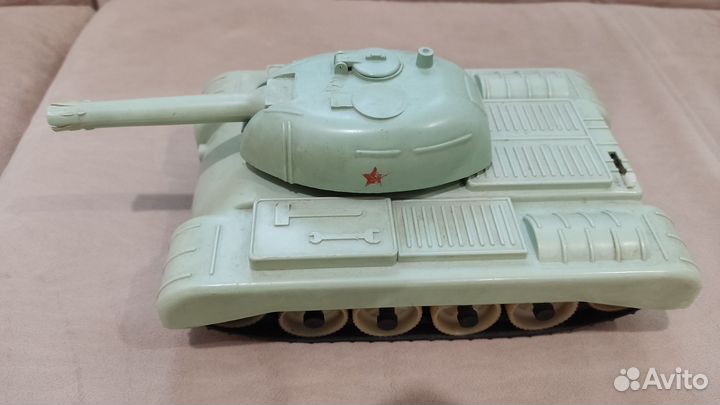 Танк игрушечный советский