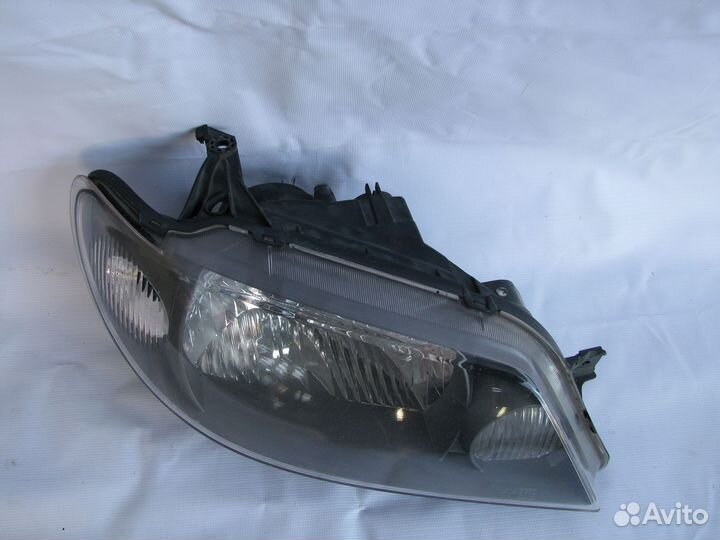 Mazda 323 2000 Фара передняя правая