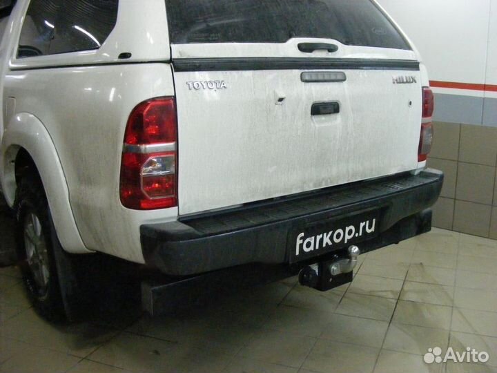 Фаркоп (тсу) на Toyota Hilux с 2008