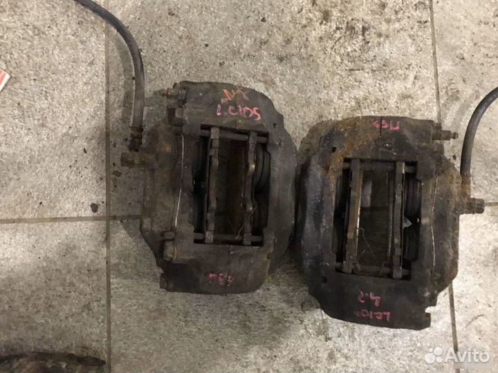 Суппорт ленд крузер 100. Суппорт тормозной задний тойота ленд крузер 100. Задний суппорт toyota lc prado 120. Передний суппорт ленд крузер 100. Суппорт ленд крузер 100.