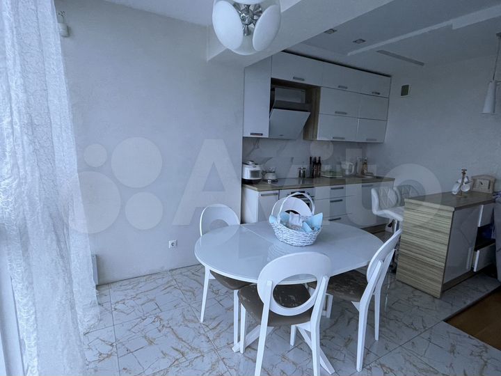 2-к. квартира, 70 м², 13/16 эт.