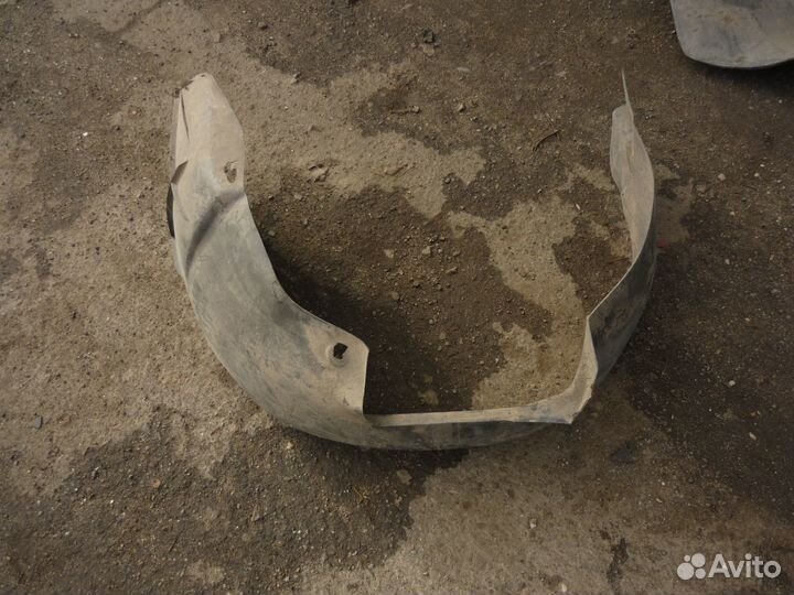 Подкрылок передний правый Шкода Октавия Тур