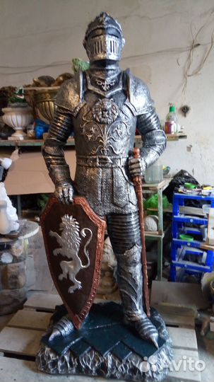 Скульптура из бетона Рыцарь