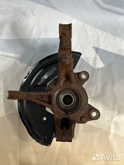 Поворотный кулак передний левый Renault Sandero 5S