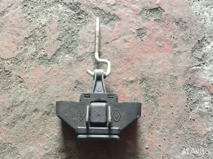 Замок крышки багажника Renault Logan Sandero