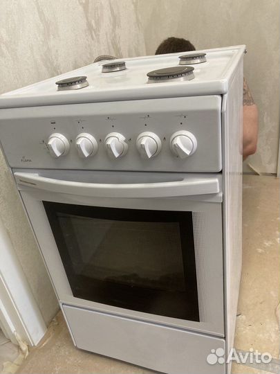Новая газовая плита Flama в идеальном состоянии