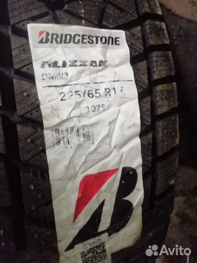 Bridgestone Blizzak DM-V2 225/65 R17