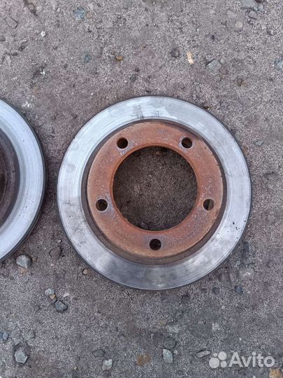 Ступица тормозные диски пружины Нива