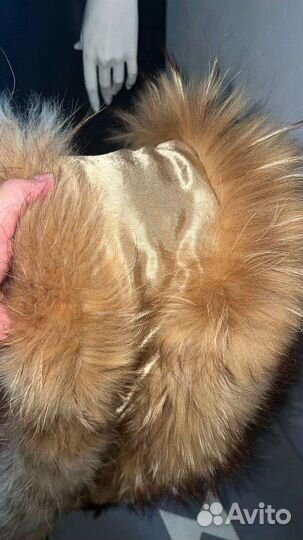 Воротник из перьевой енотовидной лисы