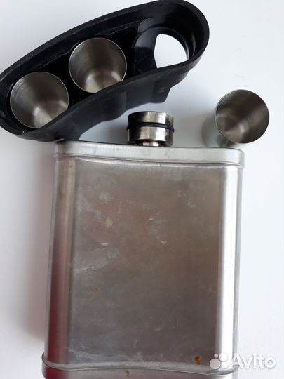 Набор: фляжка, 4 рюмки, воронка новый и др