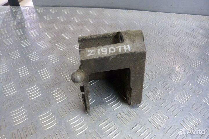 Кронштейн двигателя Opel Astra H Vectra C Z19DTH