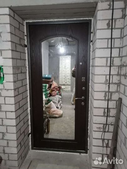 Дверь металлическая входная зеркальная