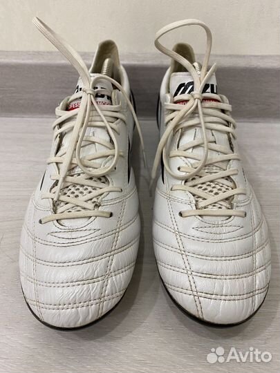 Футбольные бутсы mizuno morelia