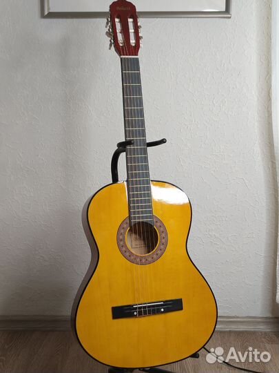 Классическая акустическая гитара