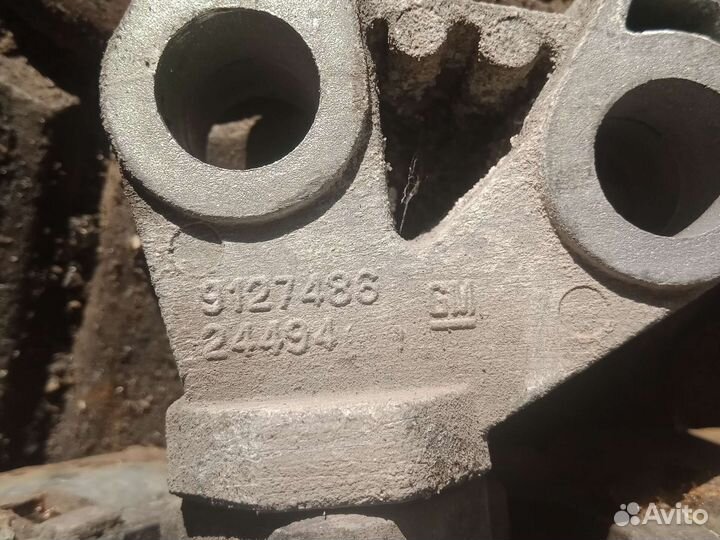 Кронштейн подушки коробки передач Опель Корса С