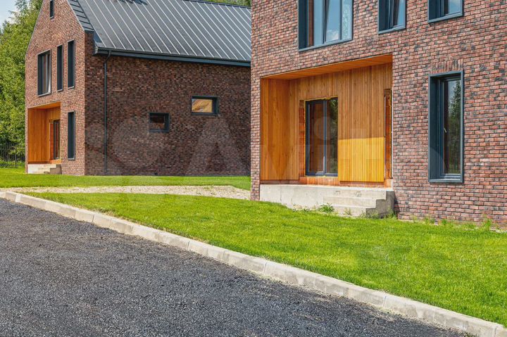 Коттедж 210 м² на участке 6 сот.