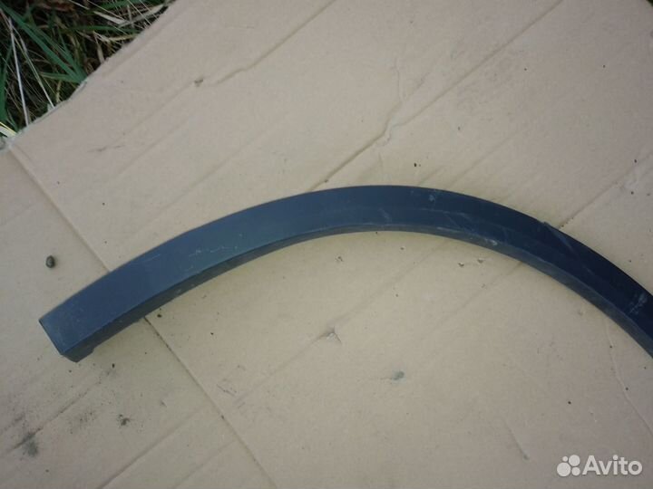 Накладка заднего левого крыла Volkswagen Touareg 3