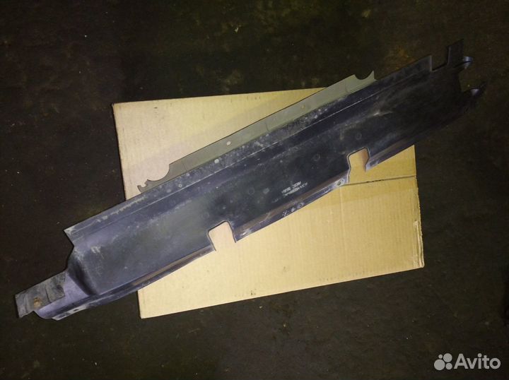 Воздуховод пыльник защита радиатора нижний Форд