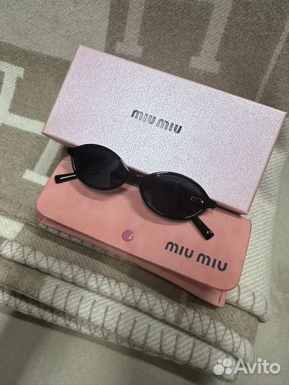 Солнцезащитные очки miu miu