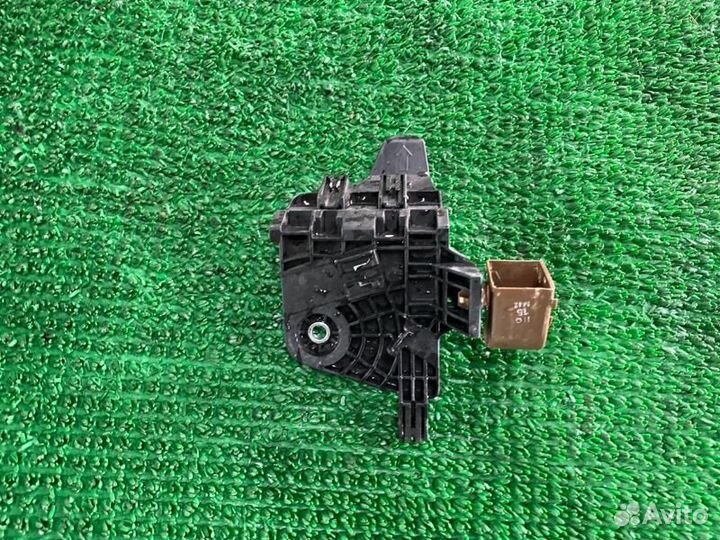 Крепление бампера лев. зад. Toyota Land Cruiser, L